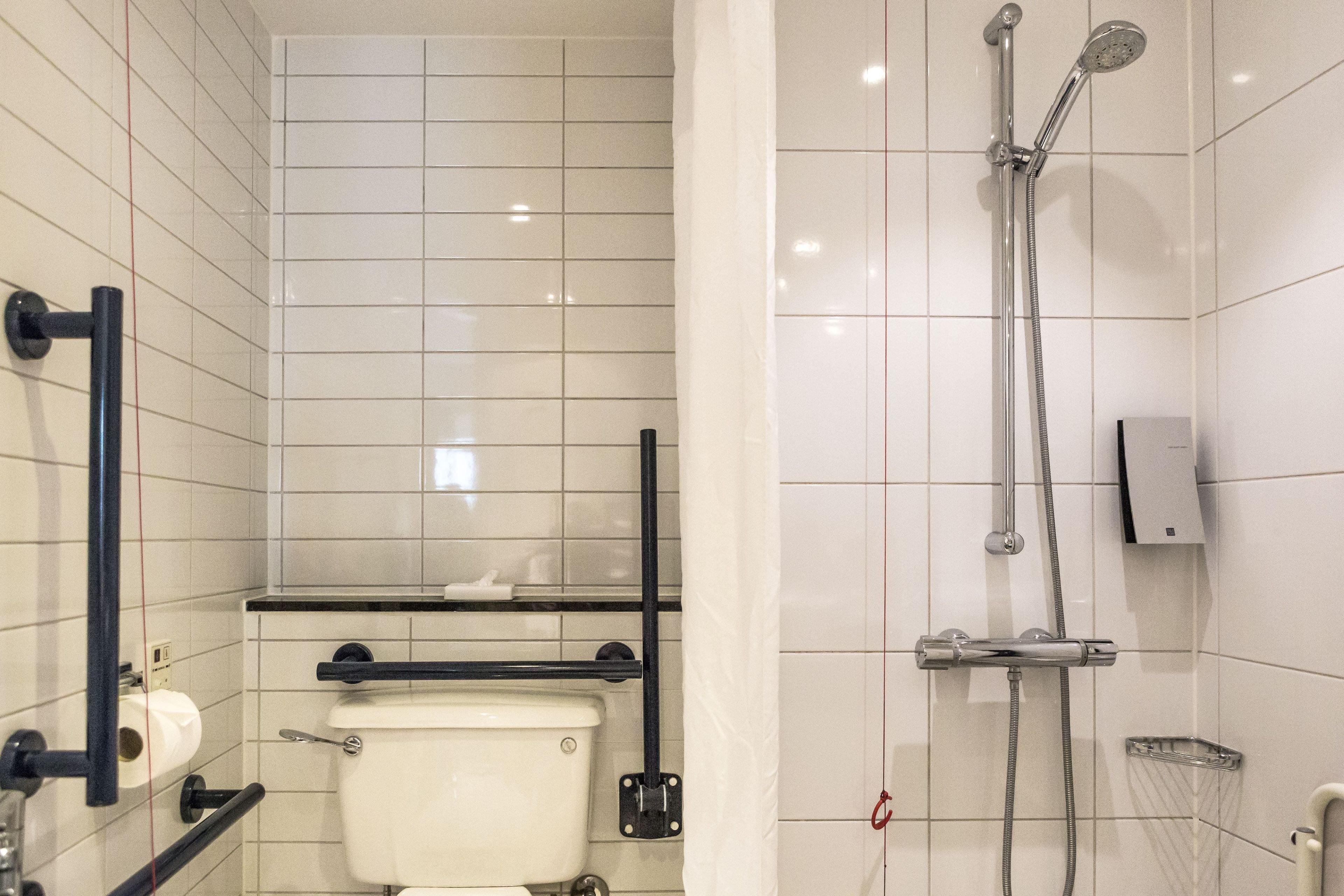Holiday Inn Express Colchester By Ihg Esterno foto