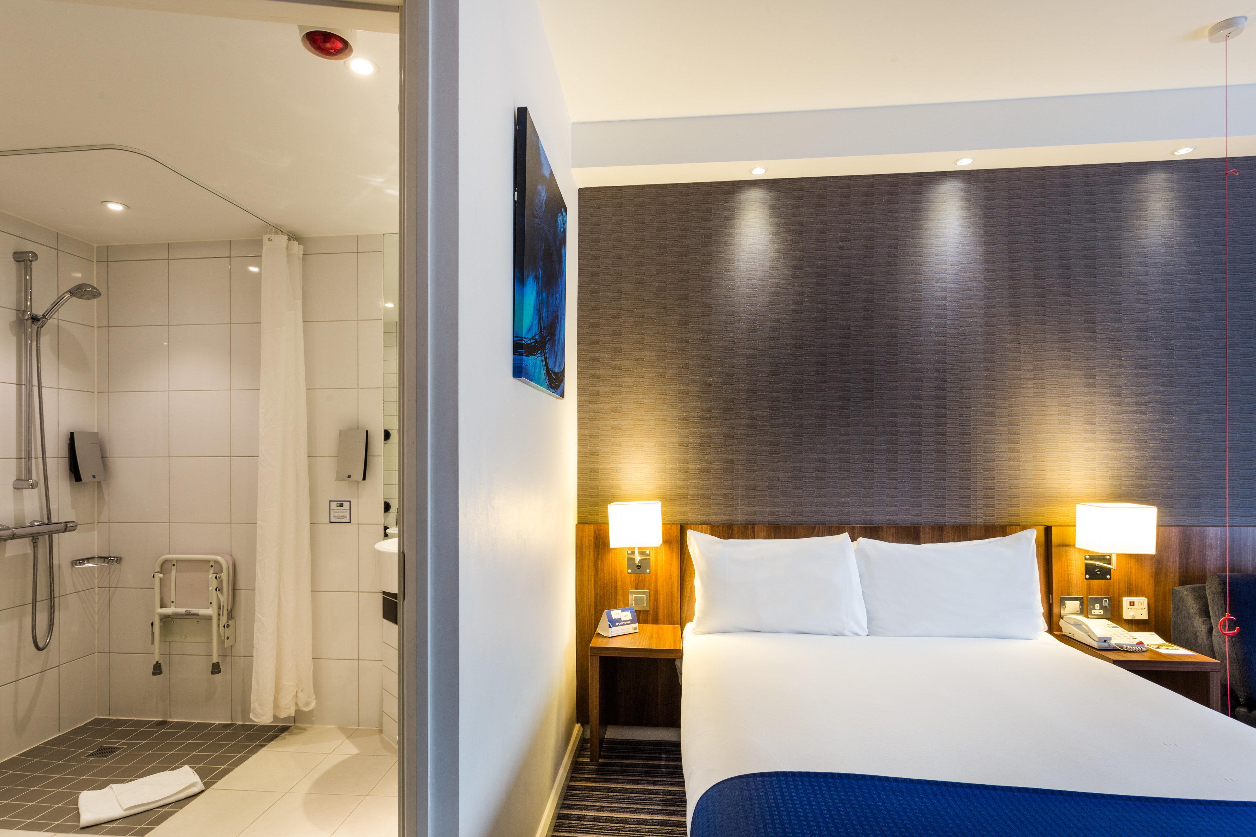 Holiday Inn Express Colchester By Ihg Esterno foto