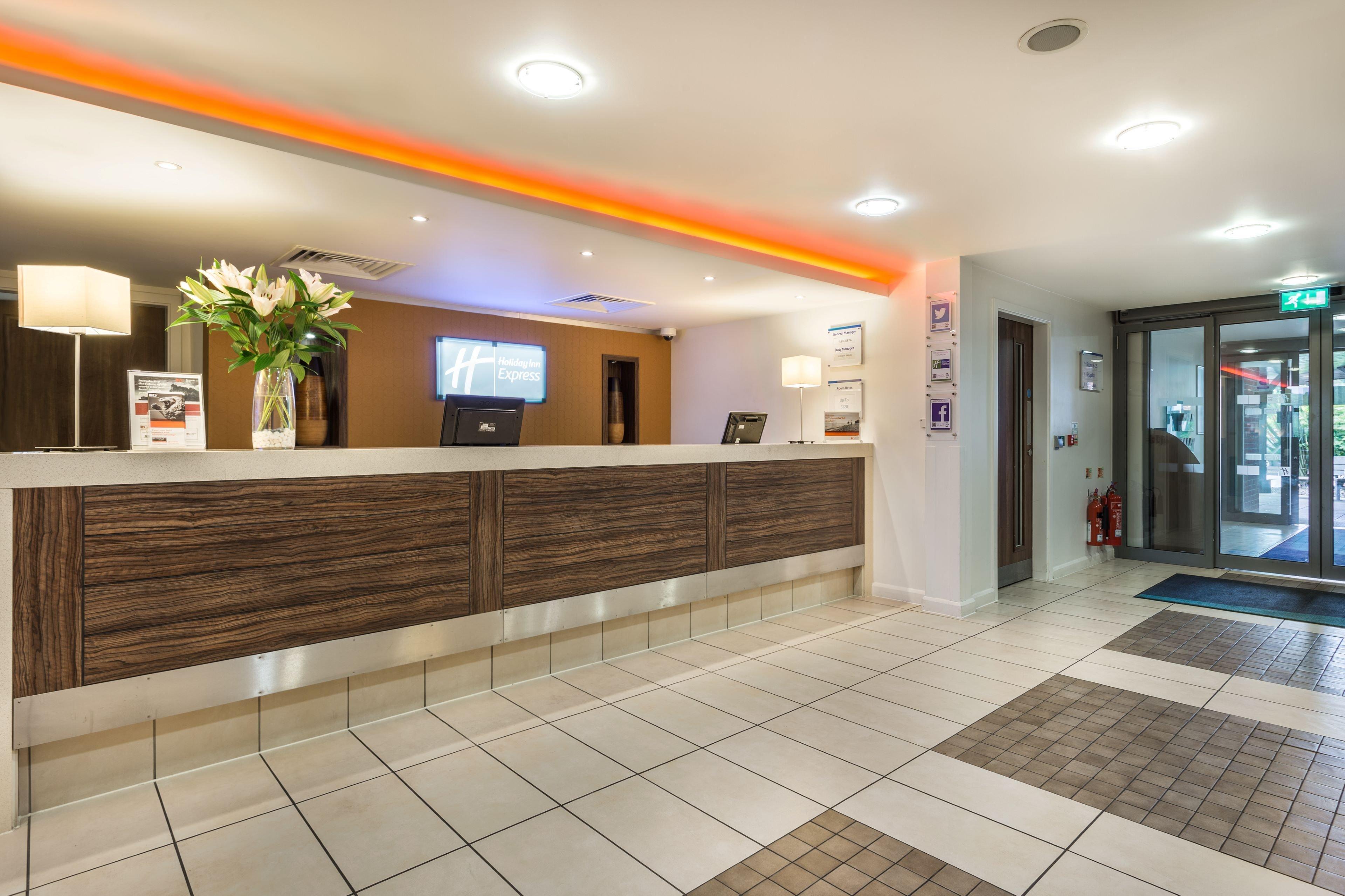 Holiday Inn Express Colchester By Ihg Esterno foto
