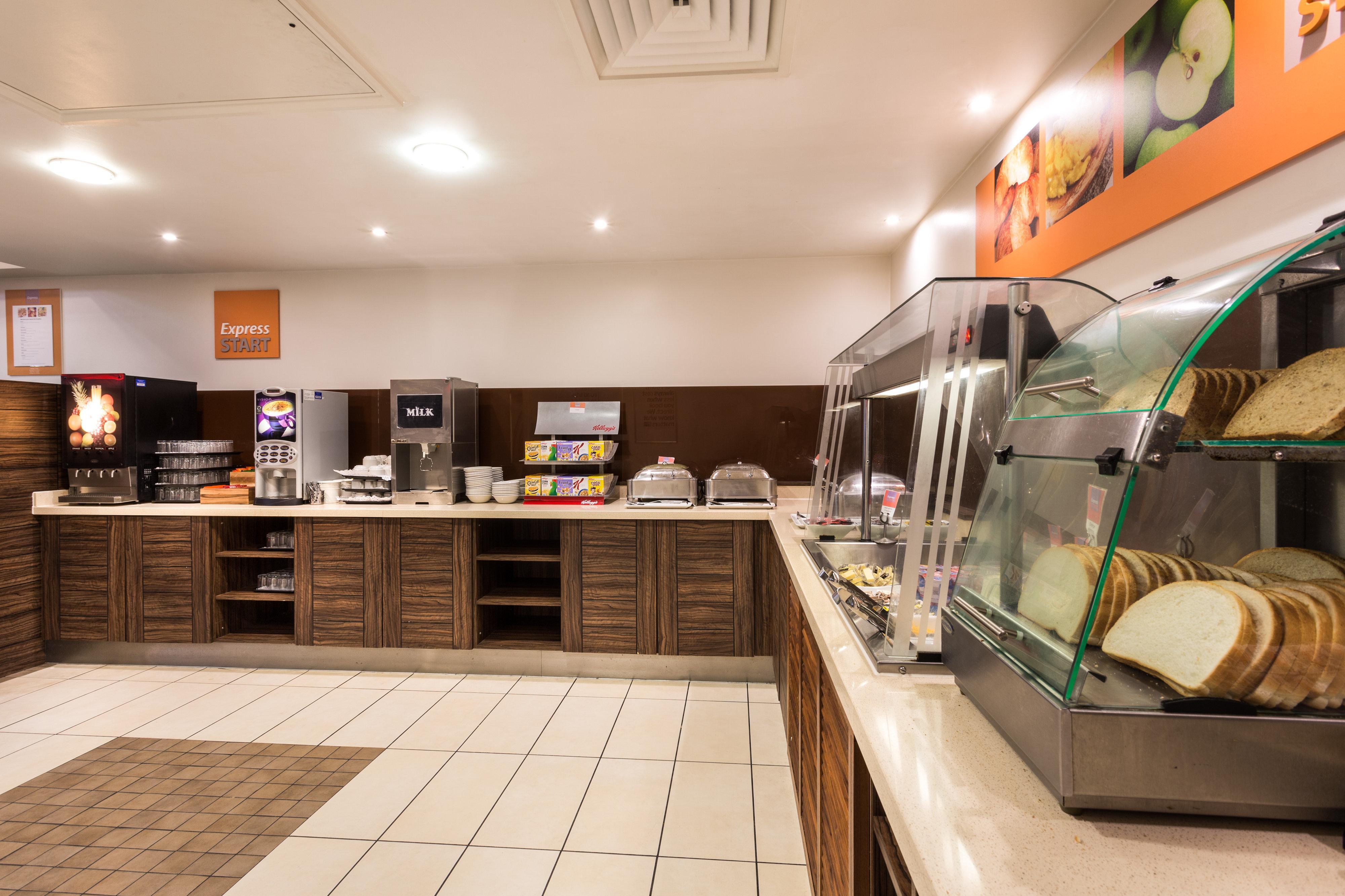 Holiday Inn Express Colchester By Ihg Esterno foto