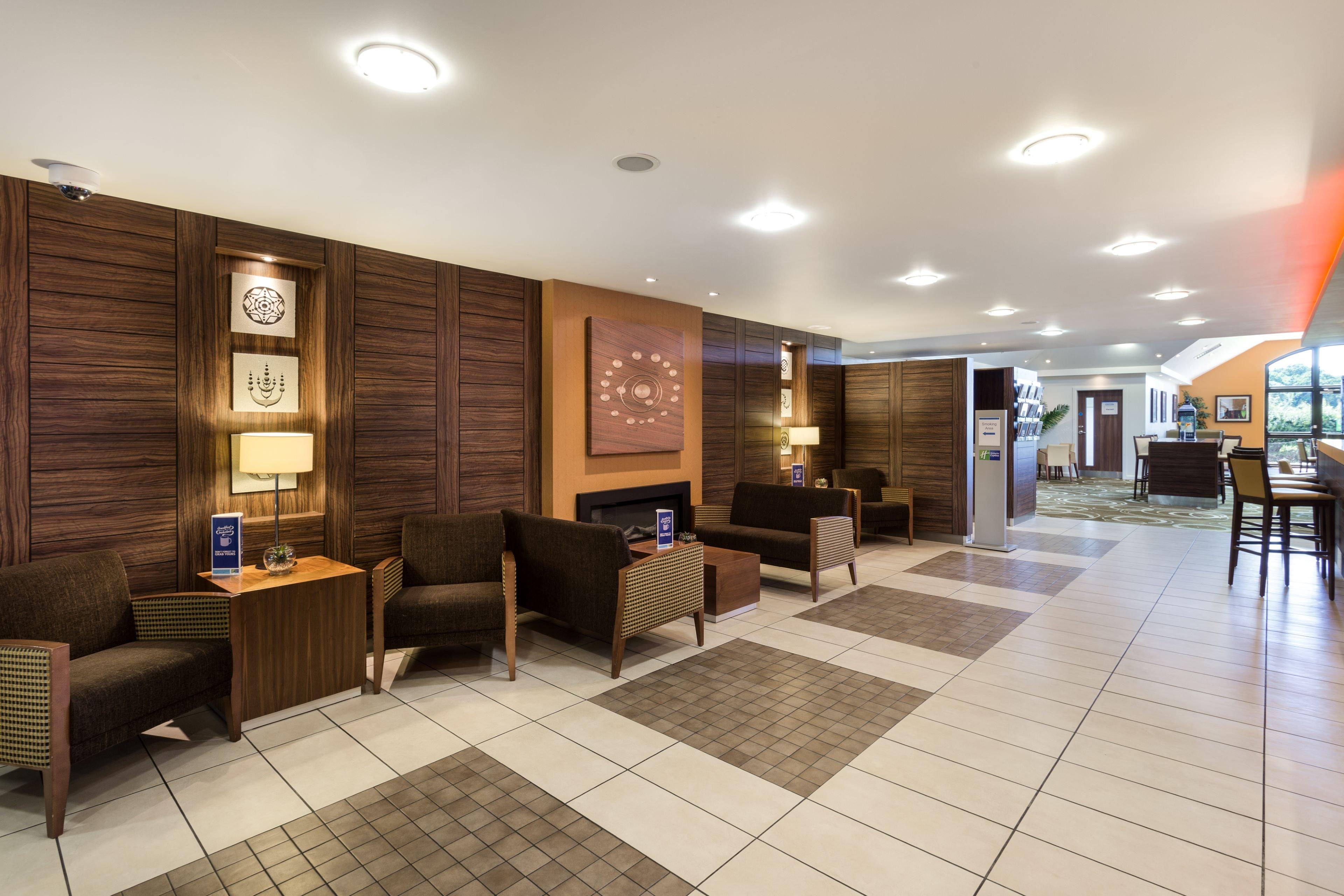 Holiday Inn Express Colchester By Ihg Esterno foto