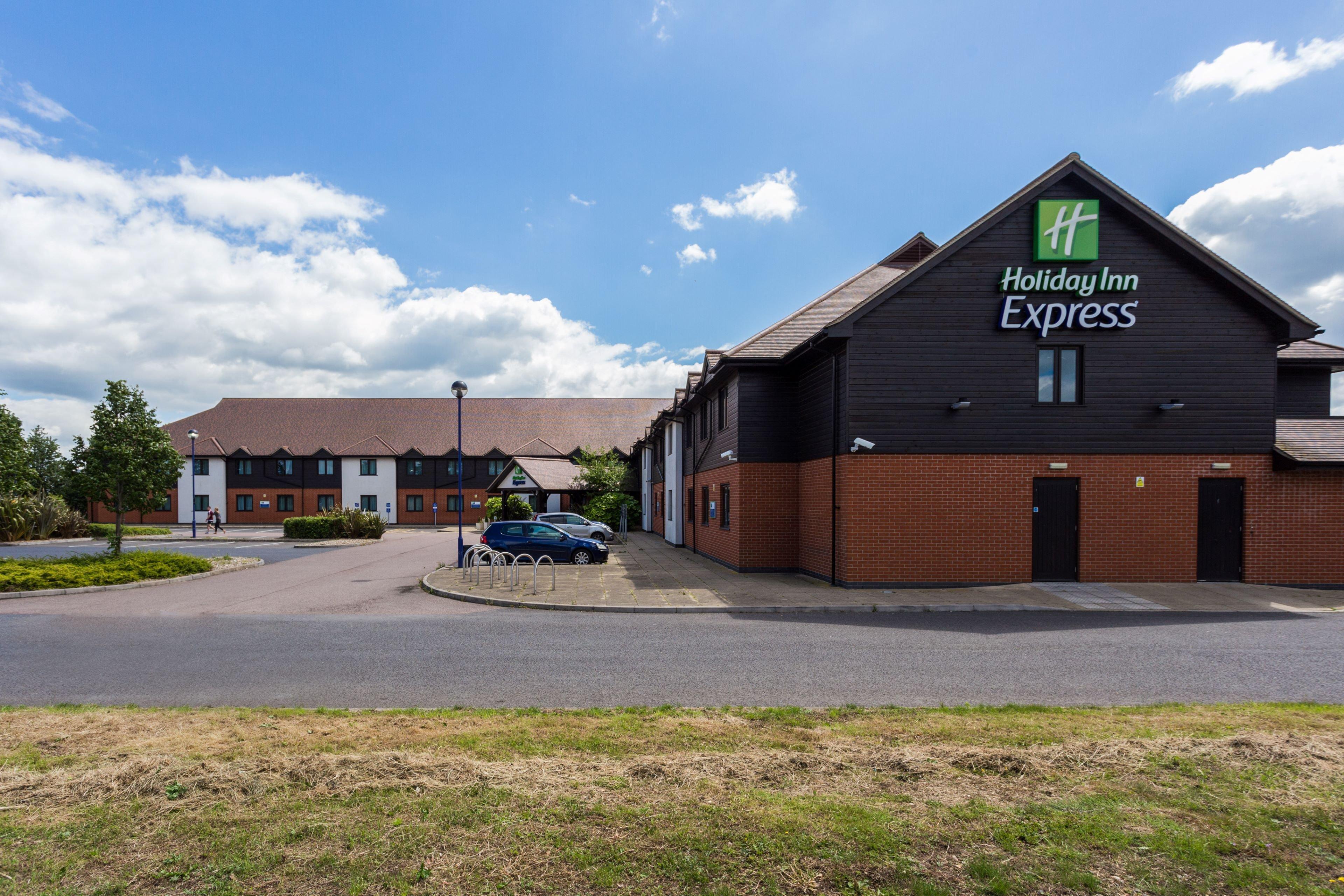 Holiday Inn Express Colchester By Ihg Esterno foto