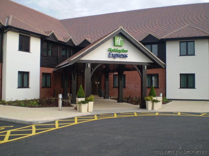 Holiday Inn Express Colchester By Ihg Esterno foto