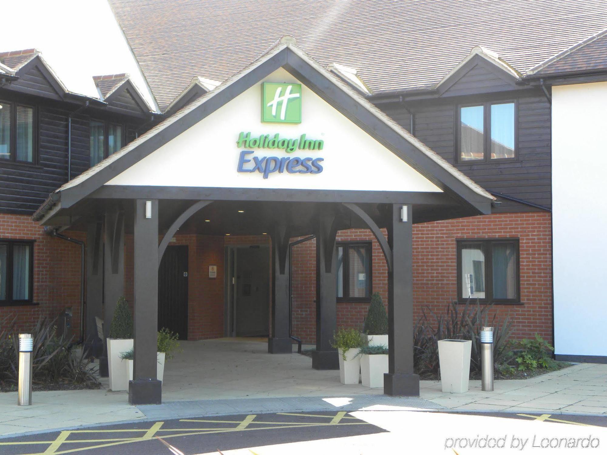 Holiday Inn Express Colchester By Ihg Esterno foto